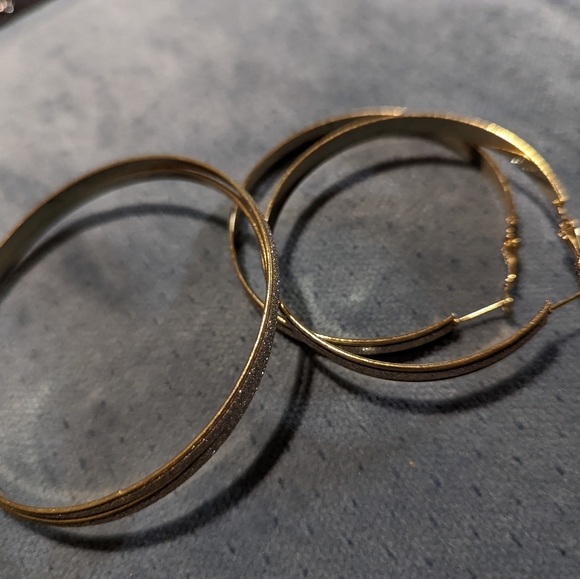 Earrings and bracelet set - Picture 7 of 7